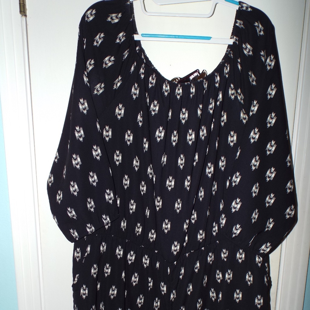 Short Romper - Picture 2 of 6